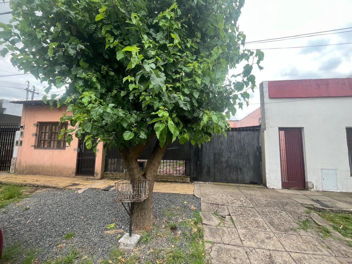 Foto de VENTA CASA MULTIFAMILIAR CON LOCAL CASTELAR NORTE, imagen 4