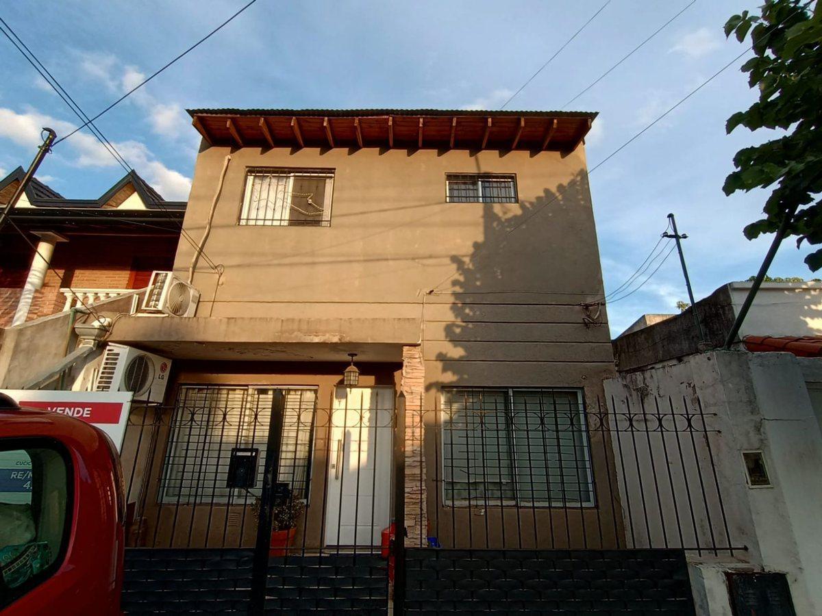 Foto de VENTA PH TIPO CASA 4 AMBIENTES CASTELAR JARDIN, imagen 1
