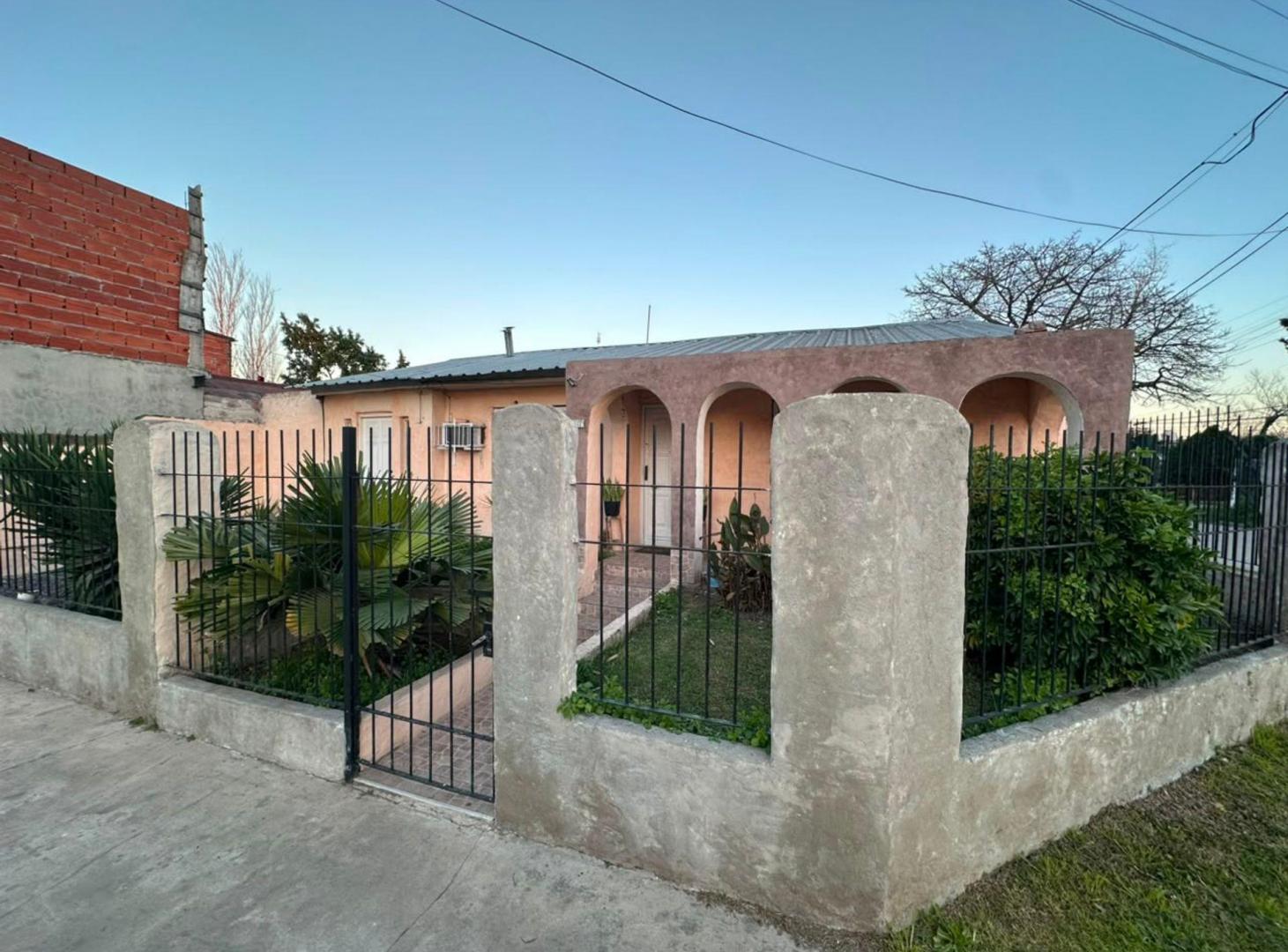 Foto de VENTA CASA MULTIFAMILIAR PASO DEL REY C/ COCHERA, imagen 4