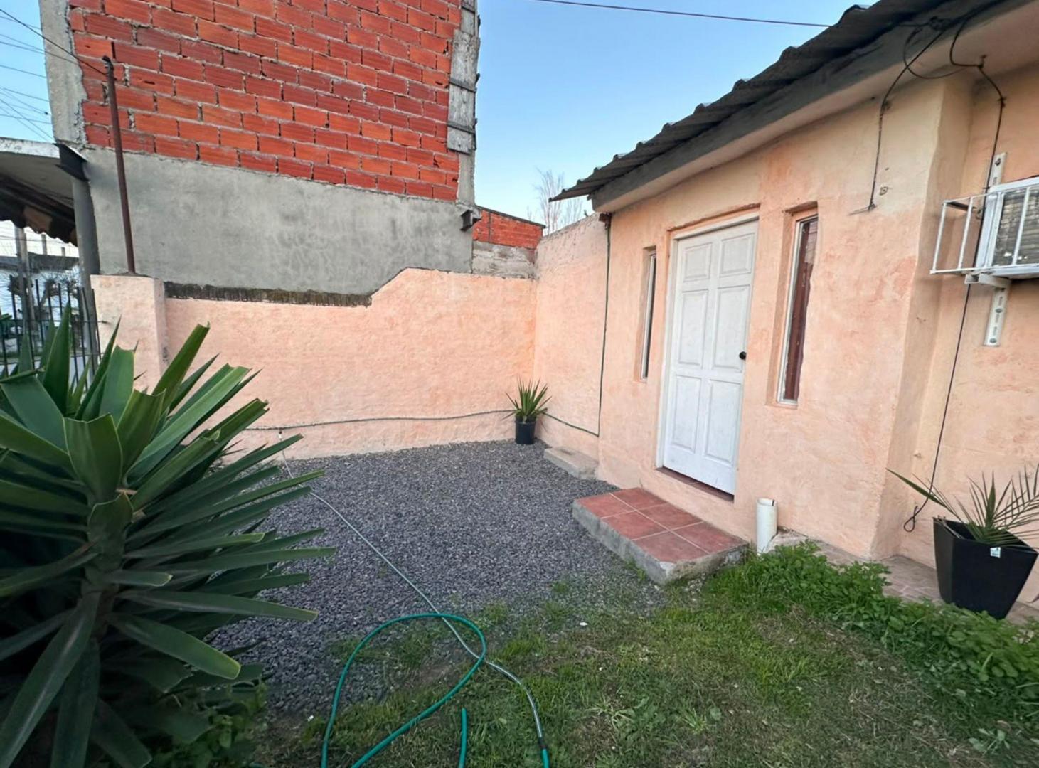 Foto de VENTA CASA MULTIFAMILIAR PASO DEL REY C/ COCHERA, imagen 3