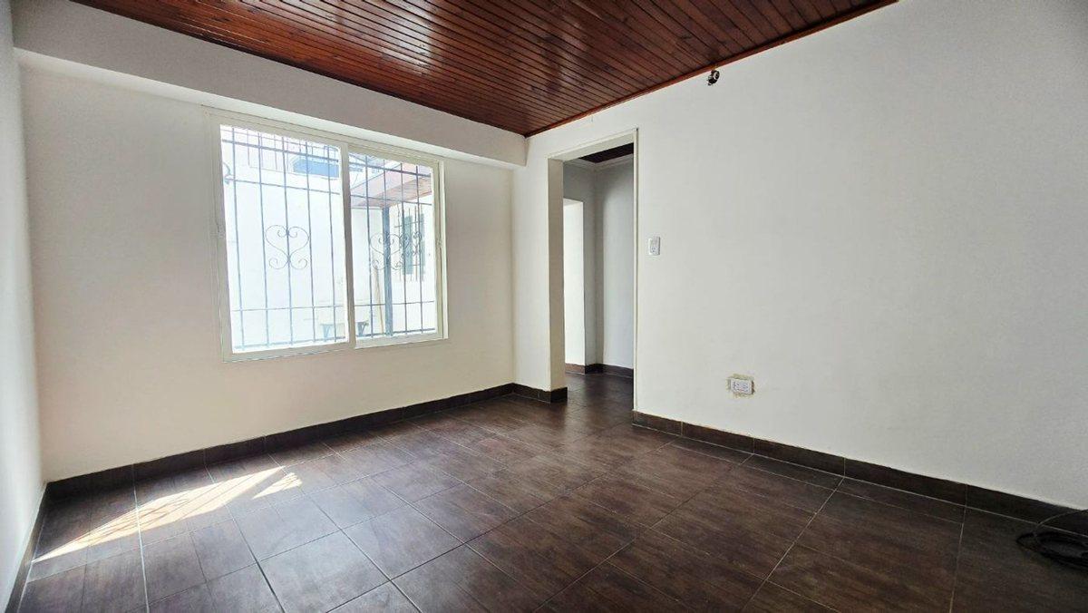 Foto de Venta PH 2 ambientes con patio, planta baja Munro, imagen 1