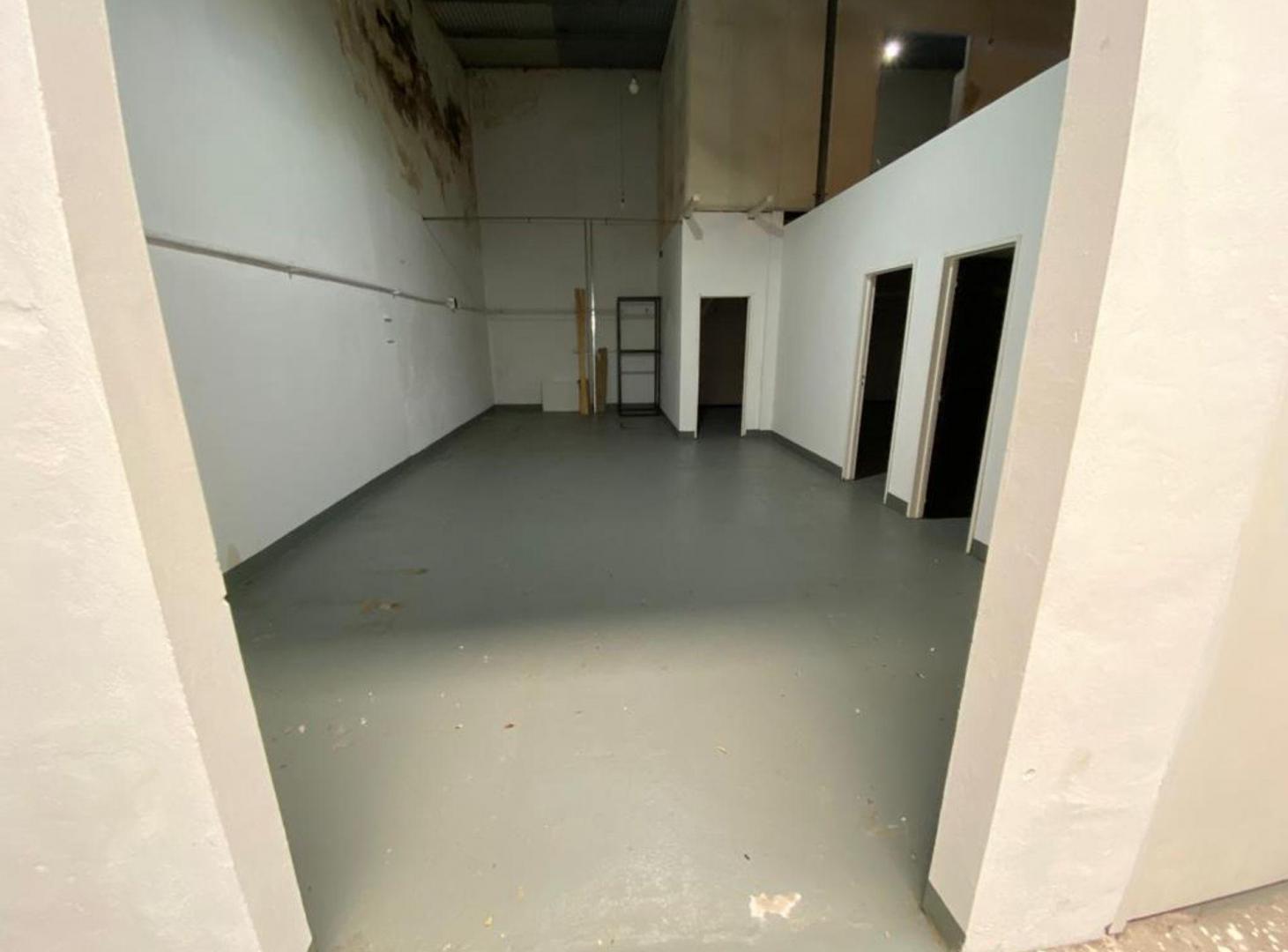 Foto de ALQUILER GALPÓN con local V.URQ. 380m2 /TRIFÁSICA, imagen 4
