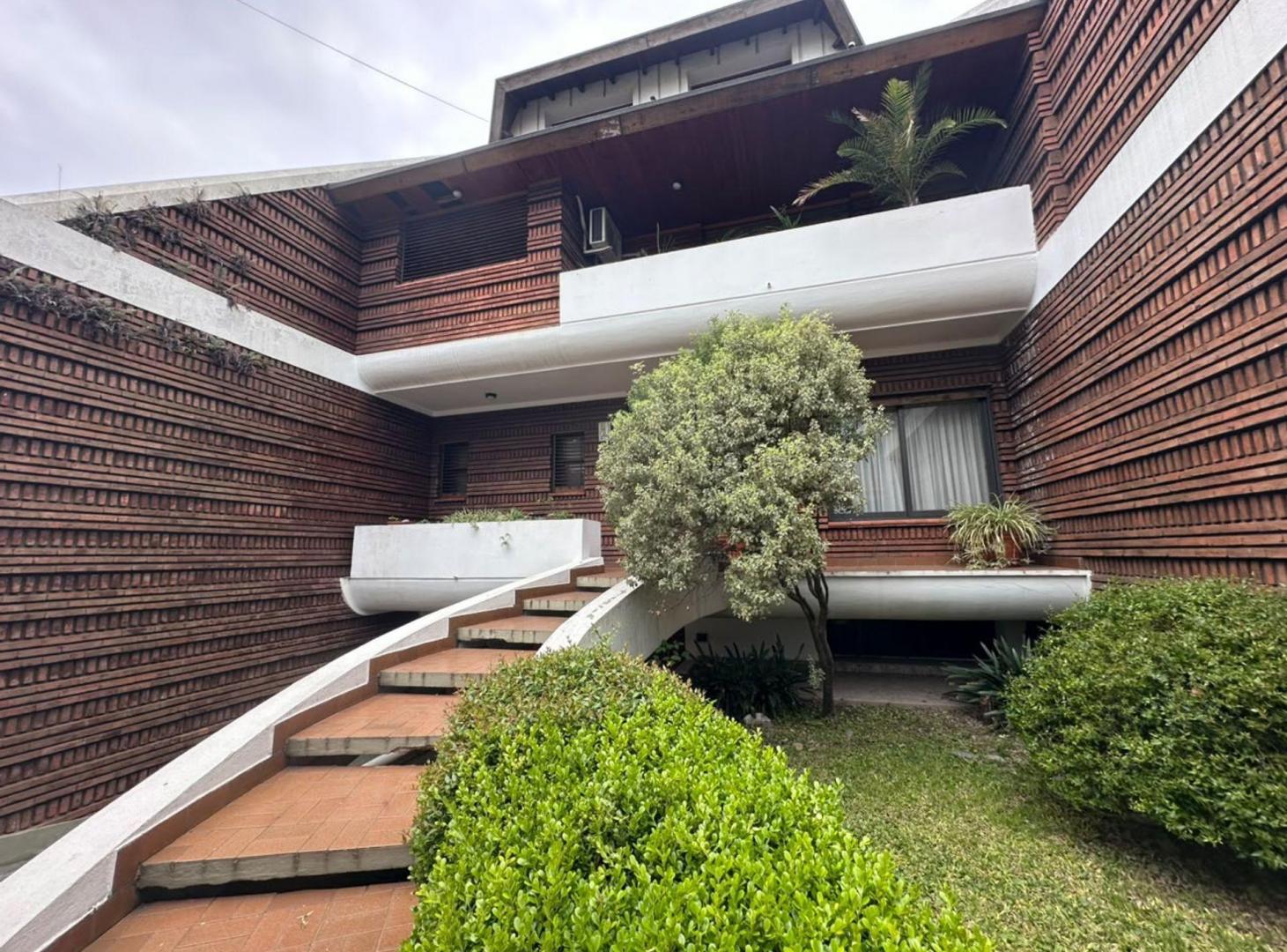 Foto de Venta casa 6 amb, cochera, pileta, quincho,, imagen 2