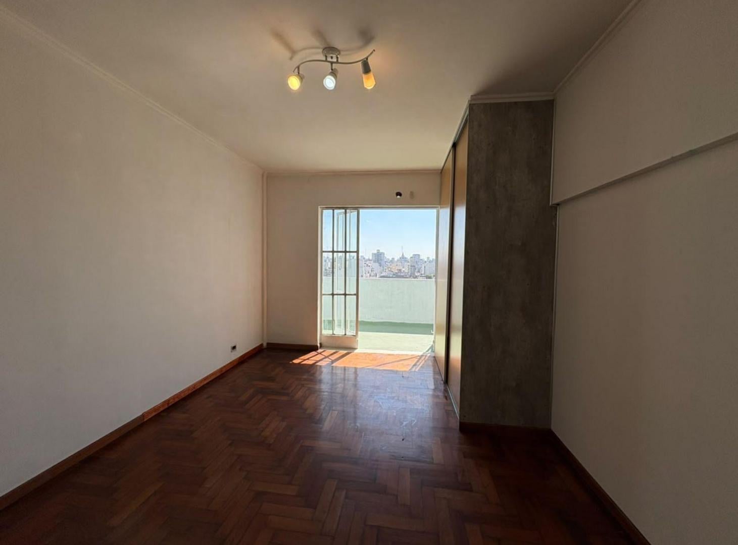 Foto de VENTA - MONOAMBIENTE PISO ALTO - CONSTITUCION, imagen 2
