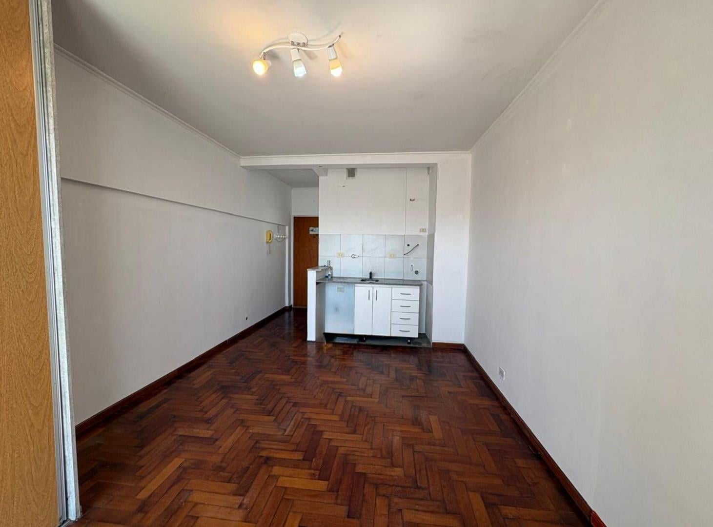 Foto de VENTA - MONOAMBIENTE PISO ALTO - CONSTITUCION, imagen 3