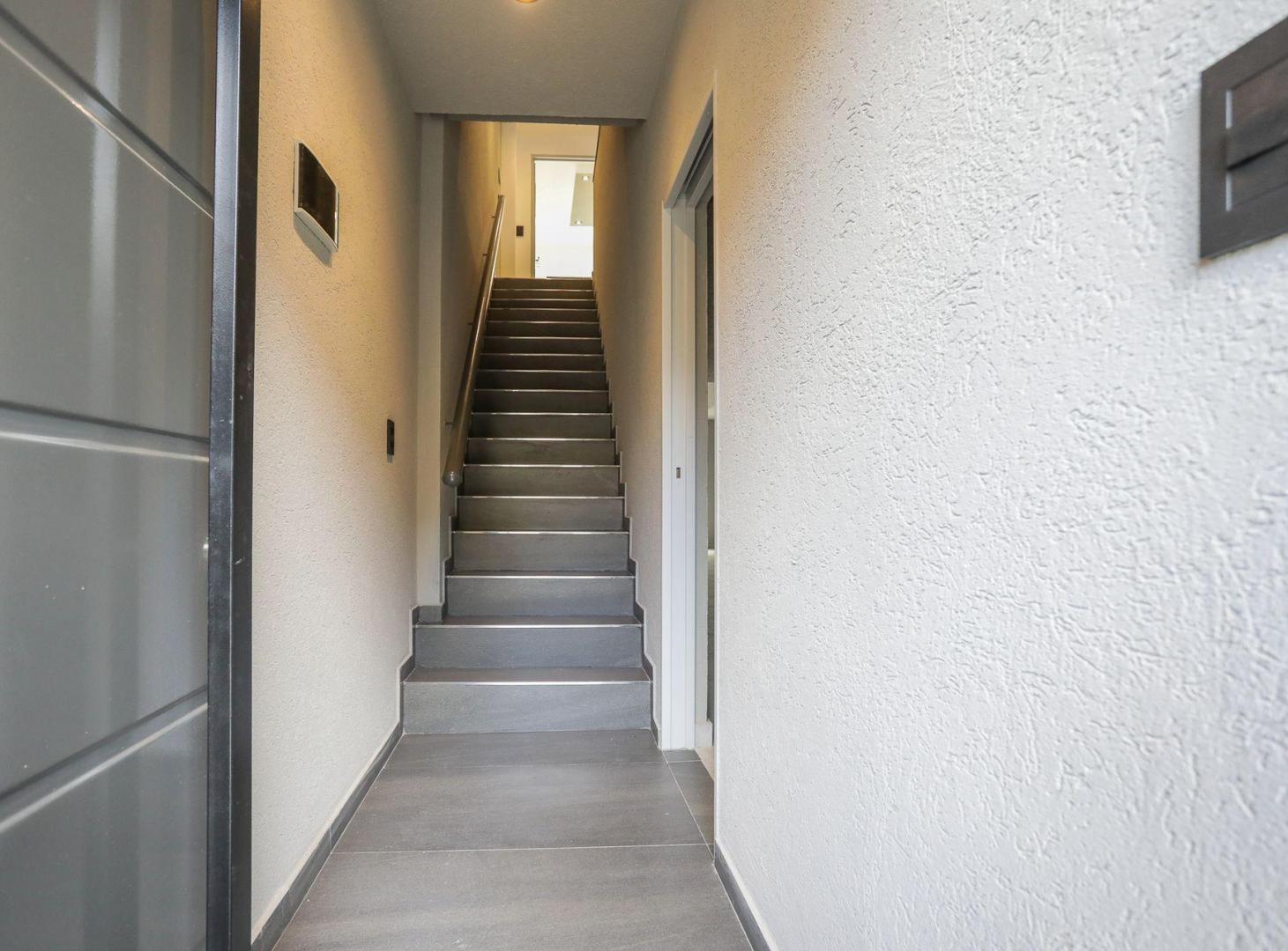 Foto de VENTA DUPLEX 5 AMBIENTES CON TERRAZA VILLA URQUIZA, imagen 2