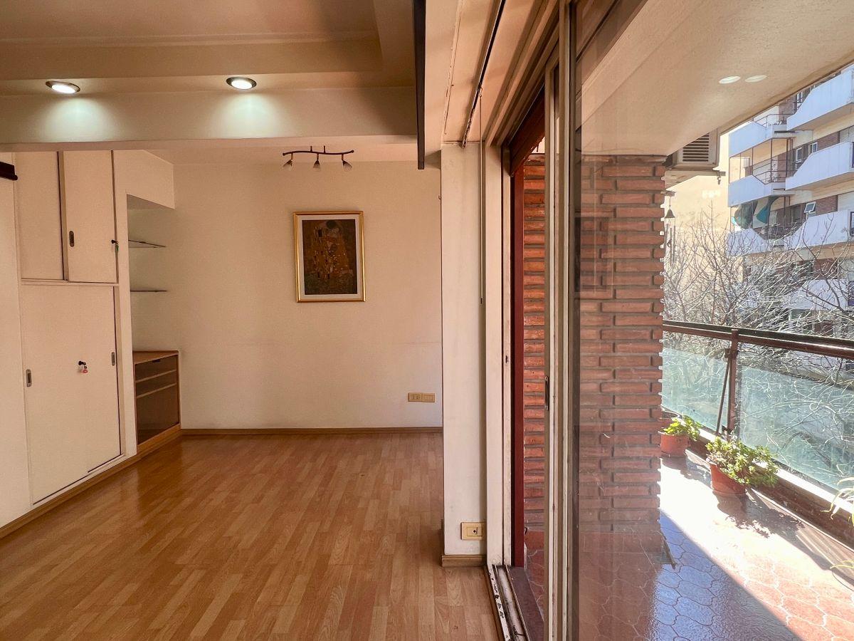 Foto de SEMIPISO CON BALCÓN AL FRENTE, DEPENDENCIA Y ESPACIO GUARDACOCHE EN, imagen 2