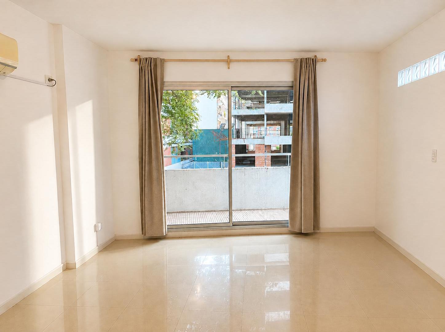 Foto de Monoambiente con balcón, muy luminoso., imagen 2