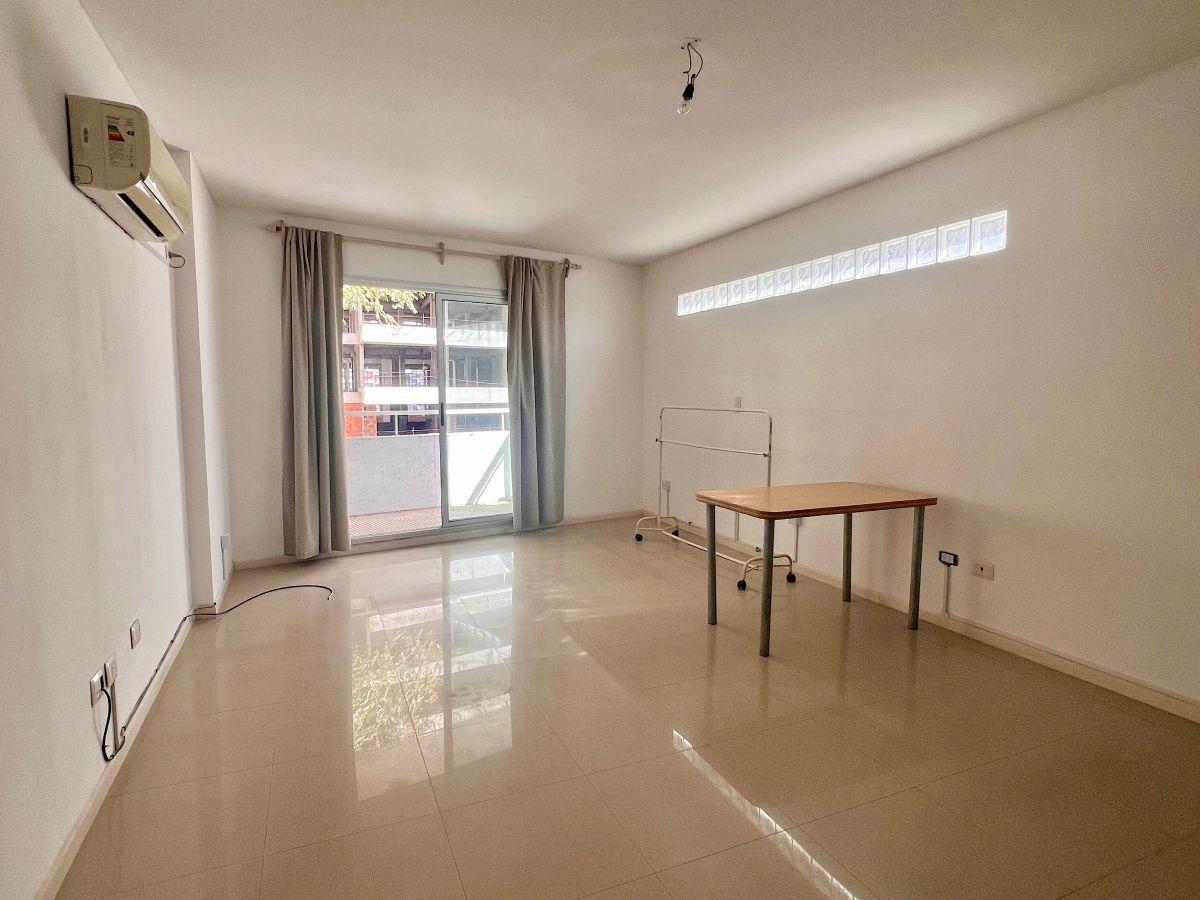 Foto de Monoambiente con balcón, muy luminoso., imagen 2