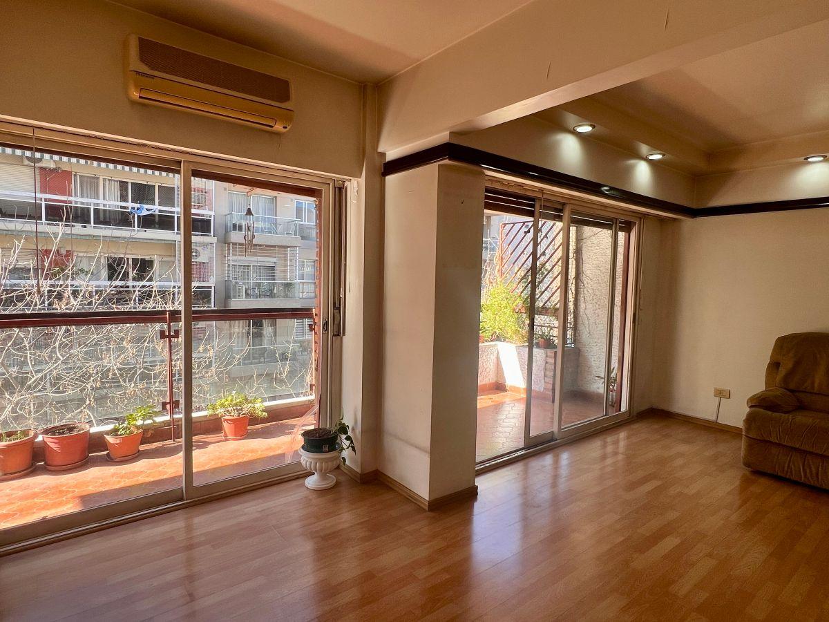 Foto de SEMIPISO CON BALCÓN AL FRENTE, DEPENDENCIA Y ESPACIO GUARDACOCHE, imagen 3