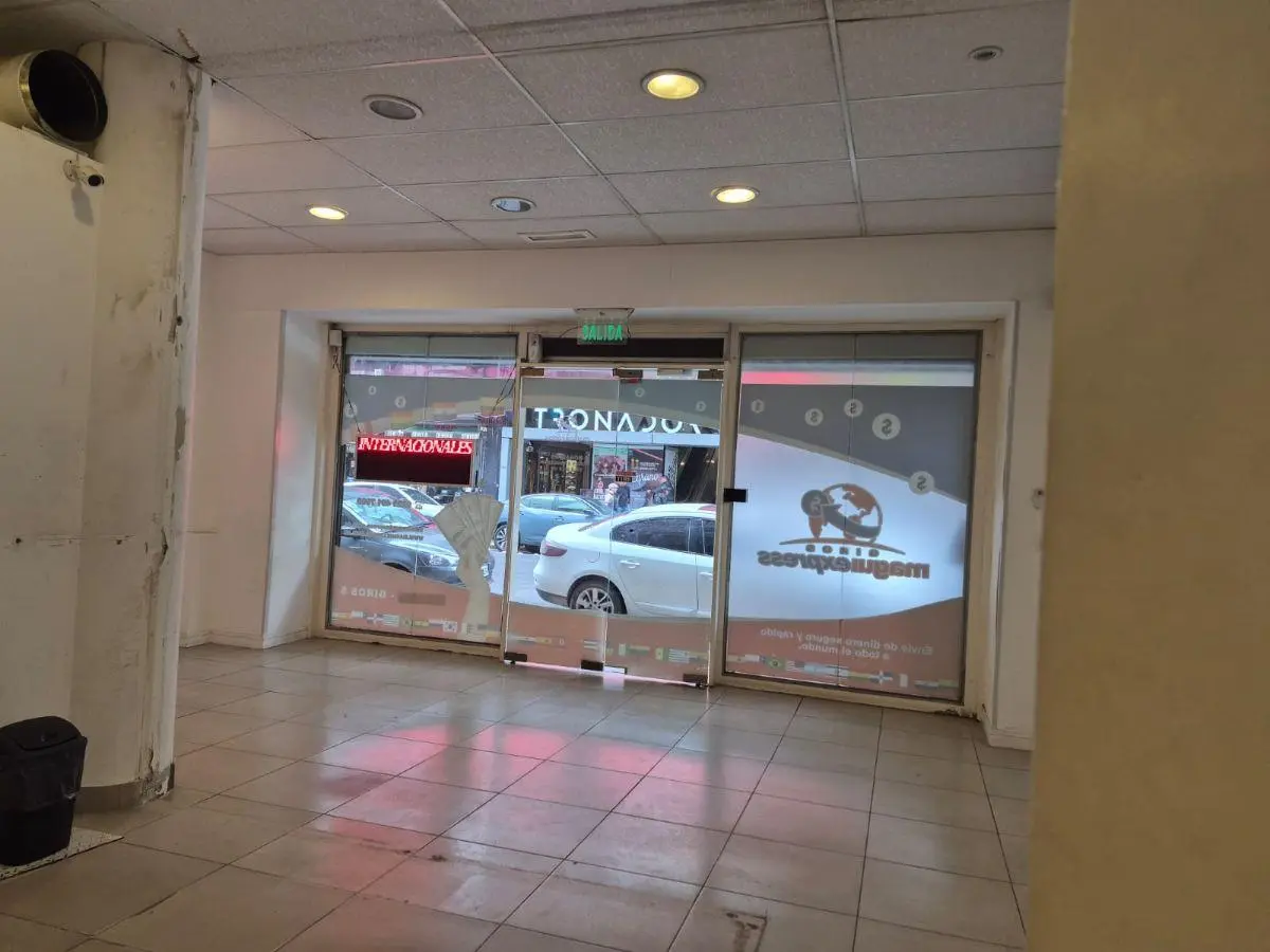 Local comercial con 190 m² en alquiler, Centro 3