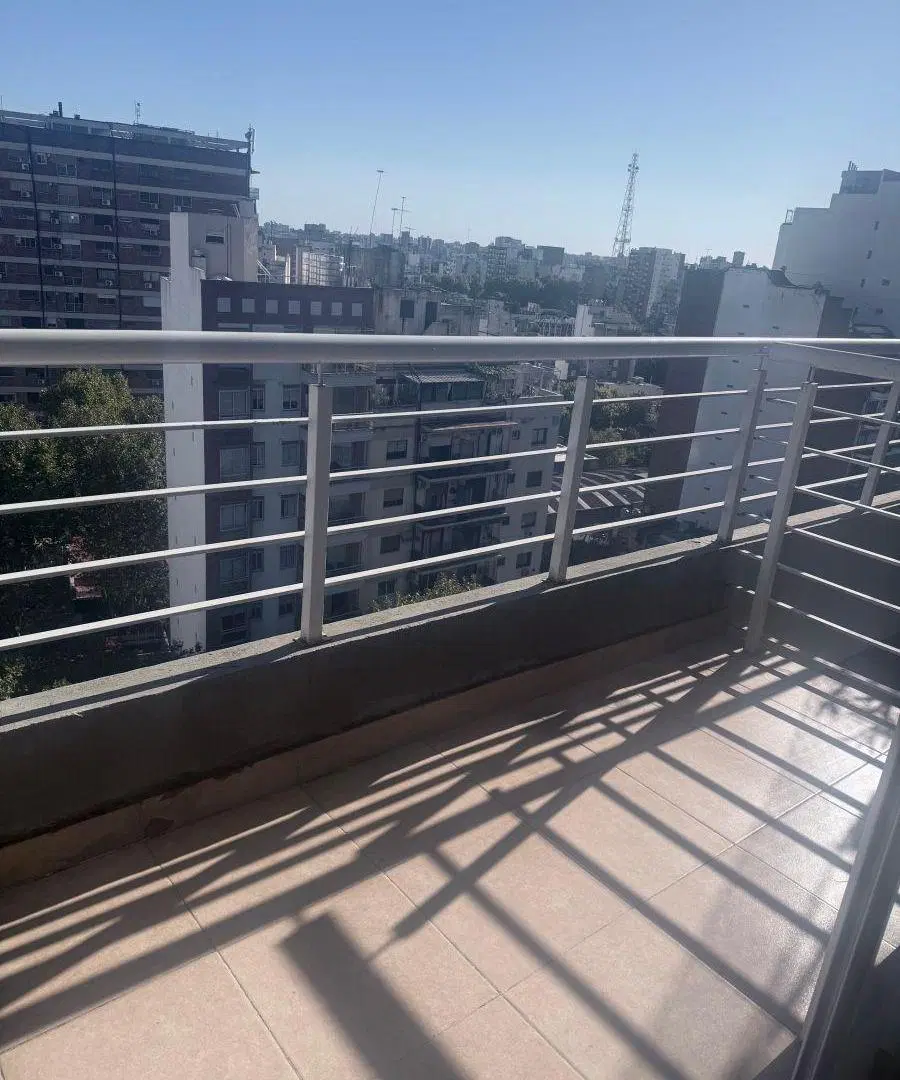 Piso ALTO- Impecable Monoambiente con Balcón. Vista al Boulevard 5