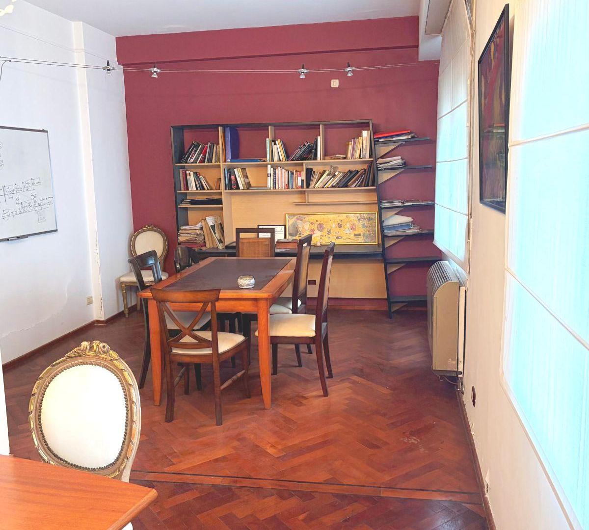 Foto de Edificio Señorial - 3 ambientes todo a jardín al frente - APTO CREDITO, imagen 1