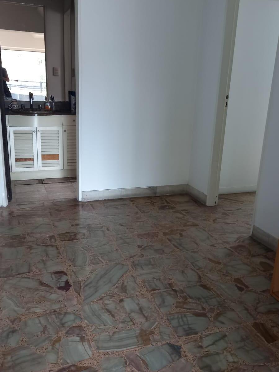 VENTA DE 3 UNIDADES EN BLOCK, DOS PH Y UNA OFICINA CON BALCON A LA CALLE