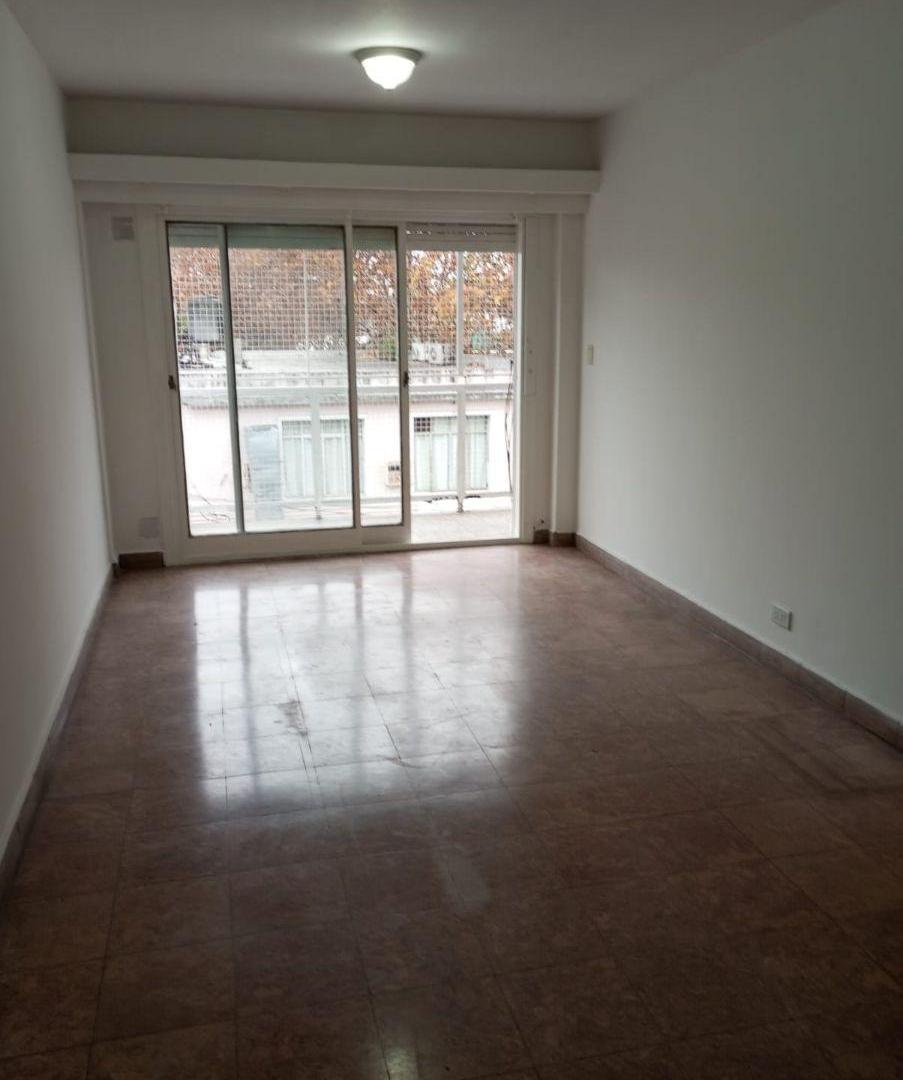 3 AMBIENTES A LA VENTA EN MUY BUEN ESTADO SUPER LUMINOSO