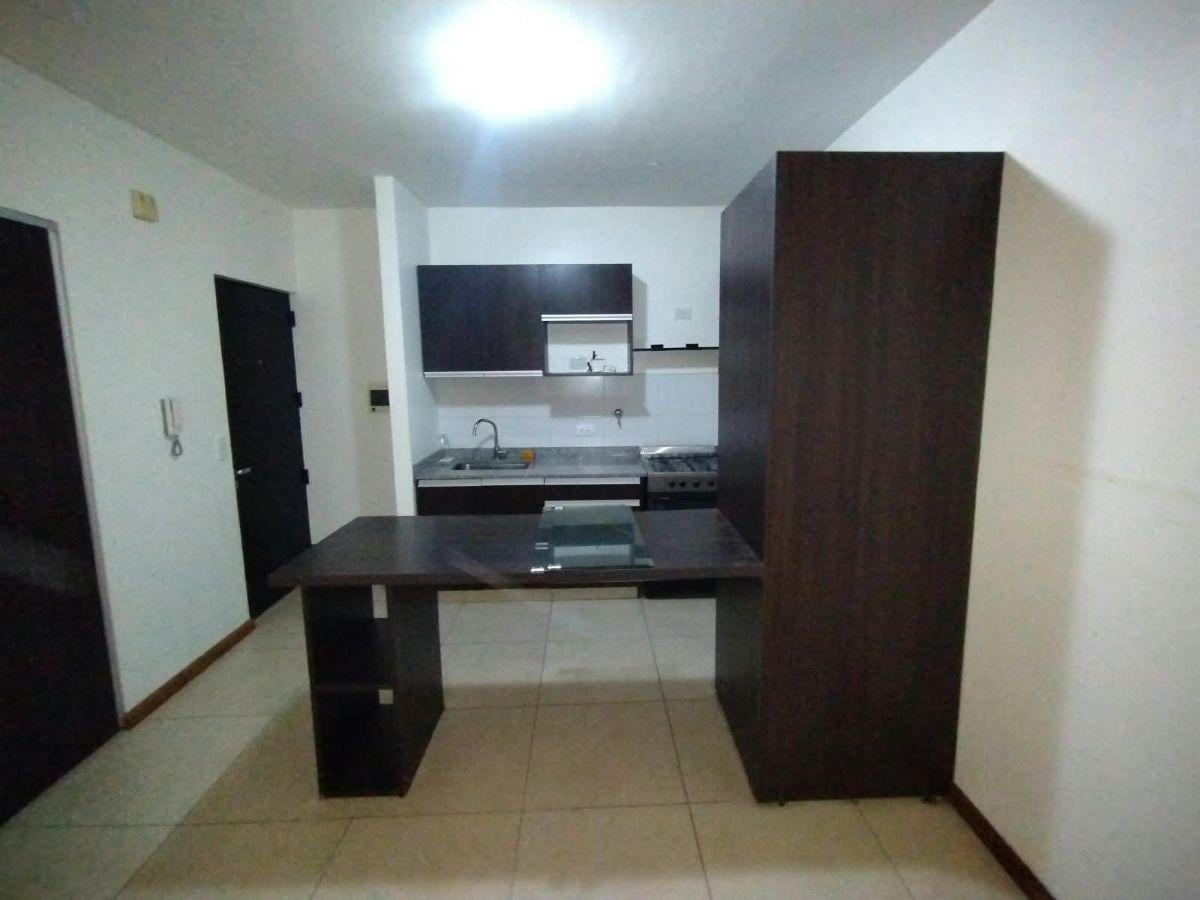 Foto de EXCELENTE DEPTO 2 AMBIENTES EN ALQUILER EN BARRIO RESIDENCIAL, imagen 1