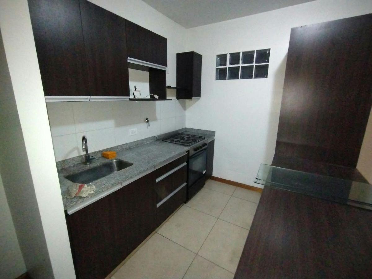 Foto de EXCELENTE DEPTO 2 AMBIENTES EN ALQUILER EN BARRIO RESIDENCIAL, imagen 3