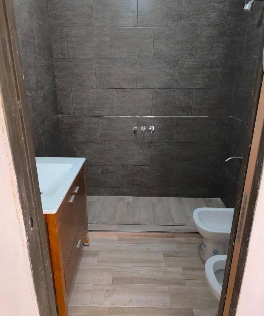 CASA A ESTRENAR CUATRO AMBIENTES. CON PATIO Y ENT. AUTO 2