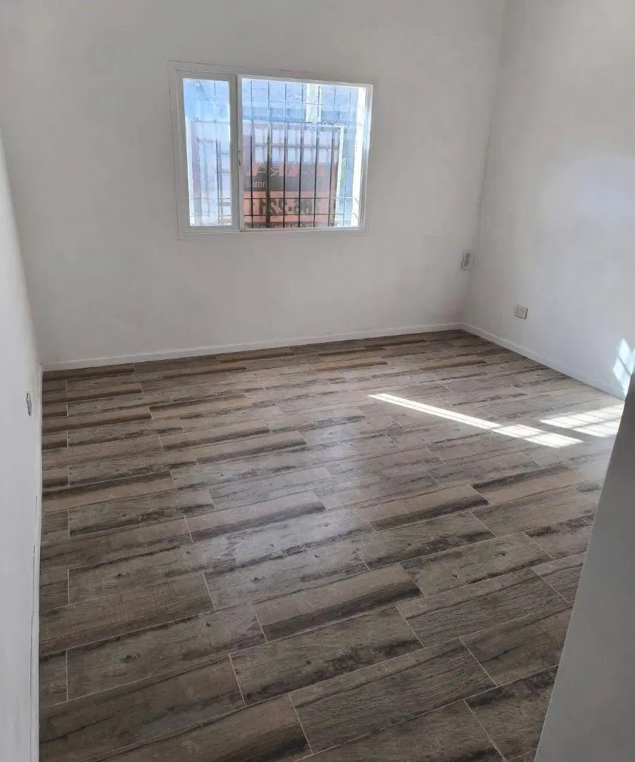 CASA A ESTRENAR CUATRO AMBIENTES. CON PATIO Y ENT. AUTO 5