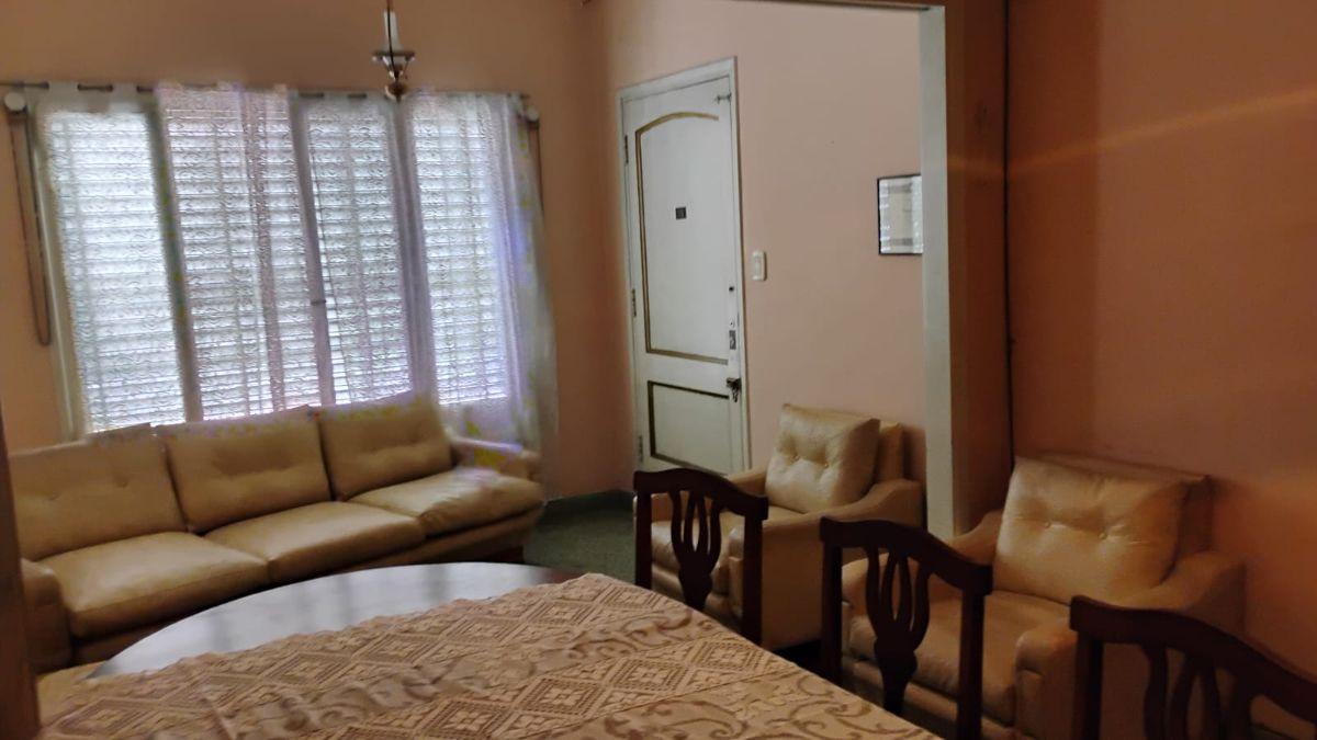Foto de CHALET DE TRES AMBIENTES CON PATIO IDEAL PARA RECICLAR. EXCELENTE, imagen 3