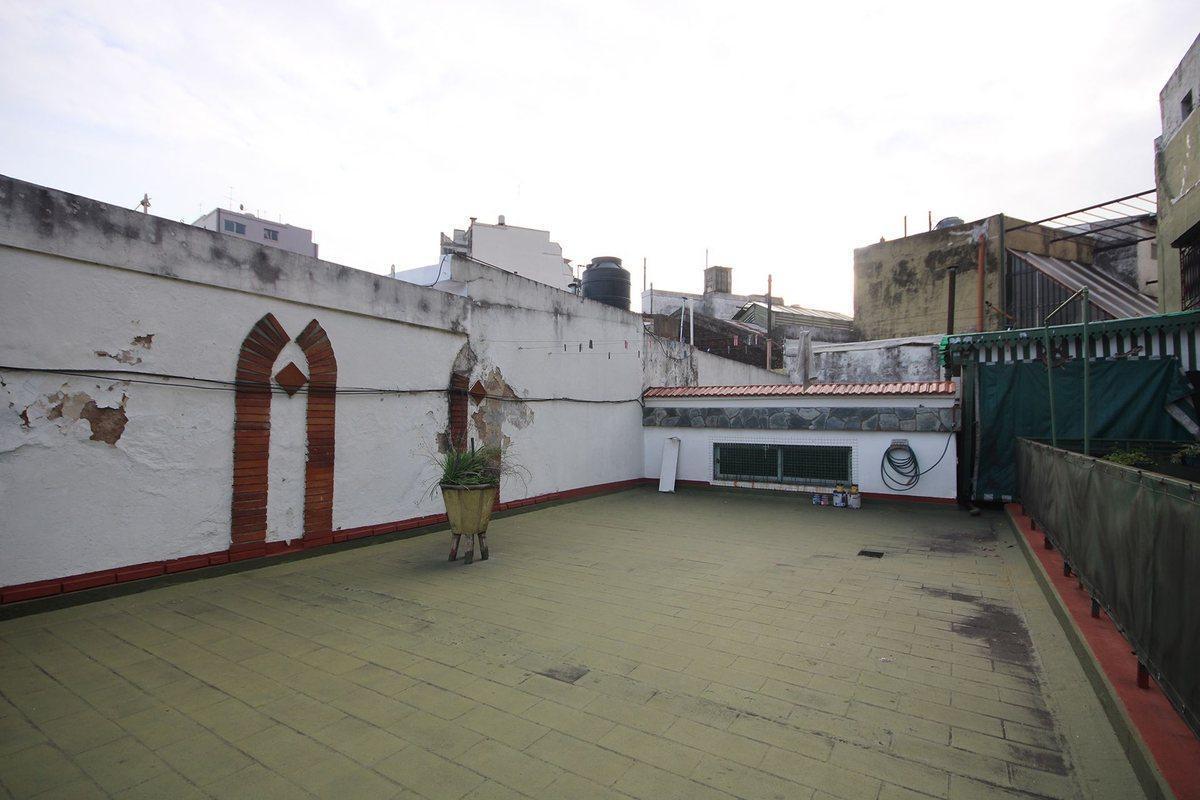 Venta Casa Parque Chacabuco 5 Ambientes/ Cochera 1