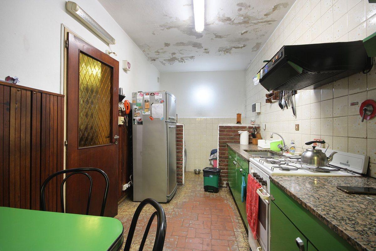 Venta Casa Parque Chacabuco 5 Ambientes/ Cochera 1