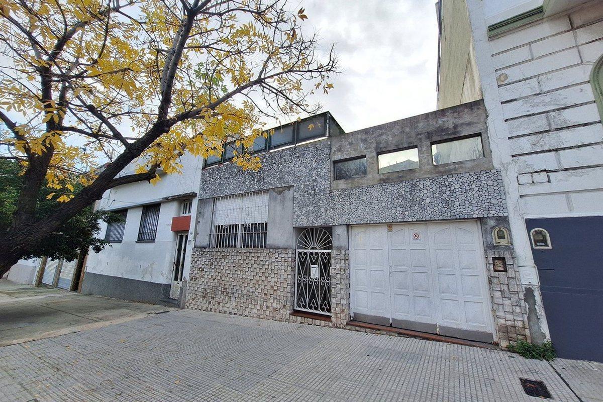 Venta Casa Parque Chacabuco 5 Ambientes/ Cochera 5