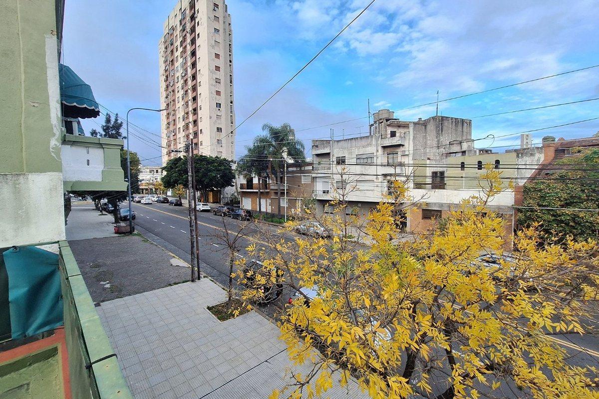 Venta Casa Parque Chacabuco 5 Ambientes/ Cochera 2