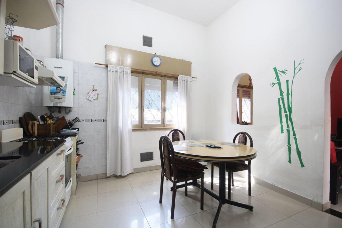 Venta Casa Multifamiliar con Terraza Pompeya 1
