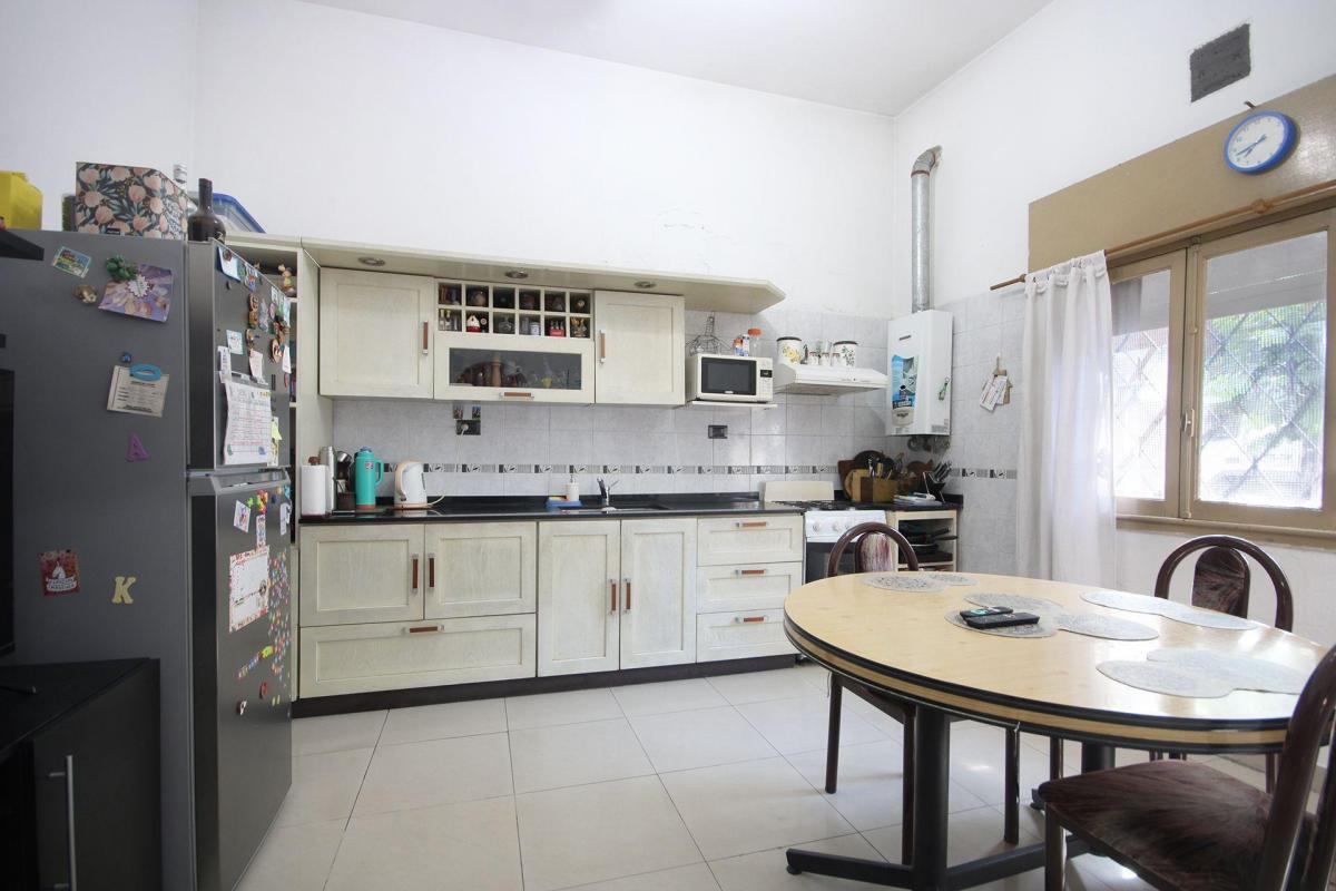 Venta Casa Multifamiliar con Terraza Pompeya 2