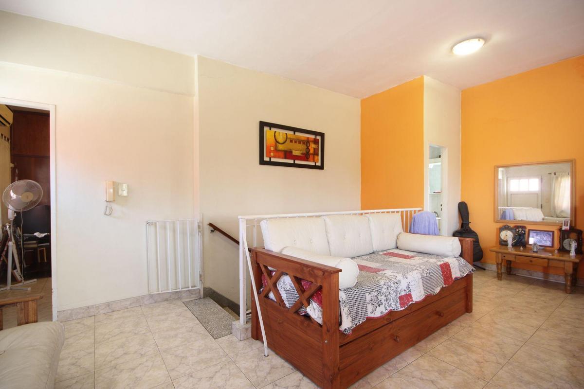 Venta Deposito Galpon con Vivienda y Cochera 4