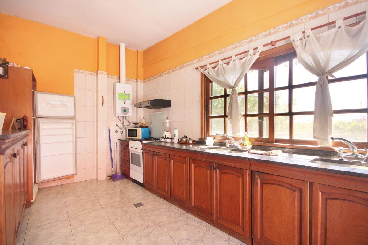 Venta Deposito Galpon con Vivienda y Cochera 3