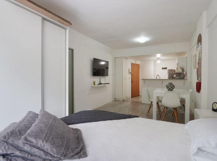 Venta monoambiente con balcon amoblado Parque Chas 3