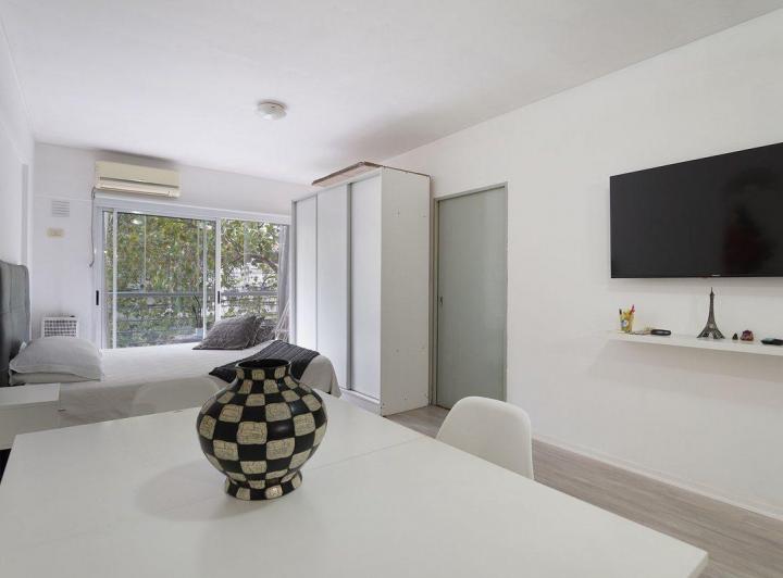 Venta monoambiente con balcon amoblado Parque Chas 4