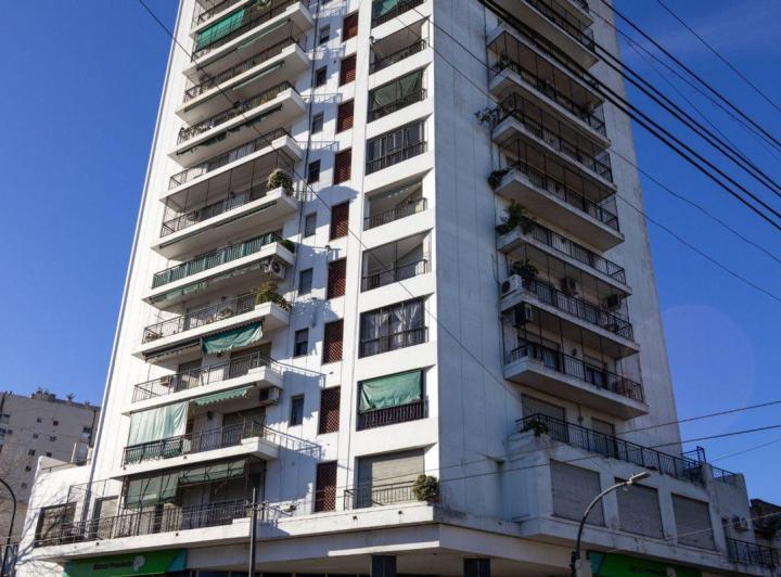 VENTA DPTO 4 AMB, SEMIPISO, SUM Y BAUL., POMPEYA 2