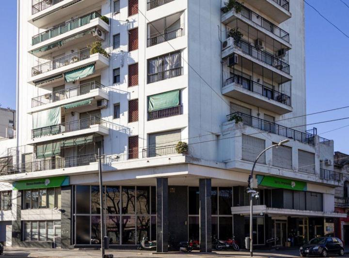 VENTA DPTO 4 AMB, SEMIPISO, SUM Y BAUL., POMPEYA 3