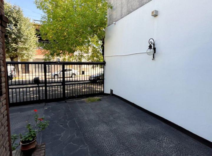 VENTA CASA 5 AMBIENTES PISCINA COCHERA QUINCHO 3