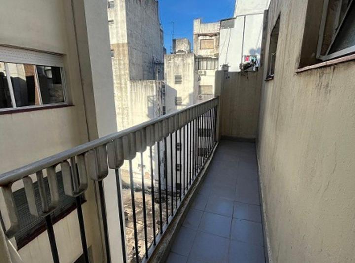 VENTA 3 AMBIENTES CON DEPENDENCIA Y BALCON EN ONCE 3