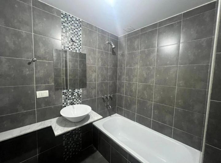 VENTA DPTO DOS AMB C BALCON A LA CALLE PARQUE CHAS 4
