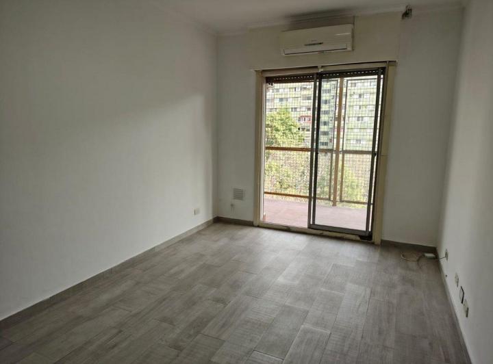 VENTA - DEPTO 3 AMBIENTES CON BALCON - LUGANO 5