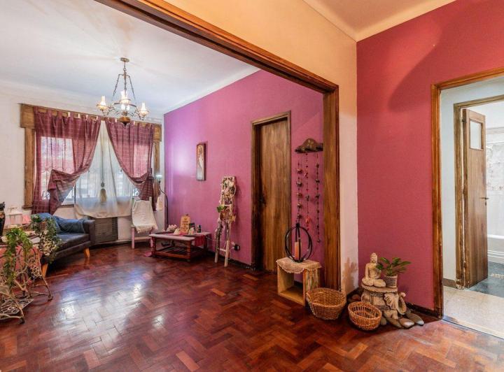 VENTA CASA 4 AMB CON QUINCHO Y PARRILLA. V URQUIZA 4