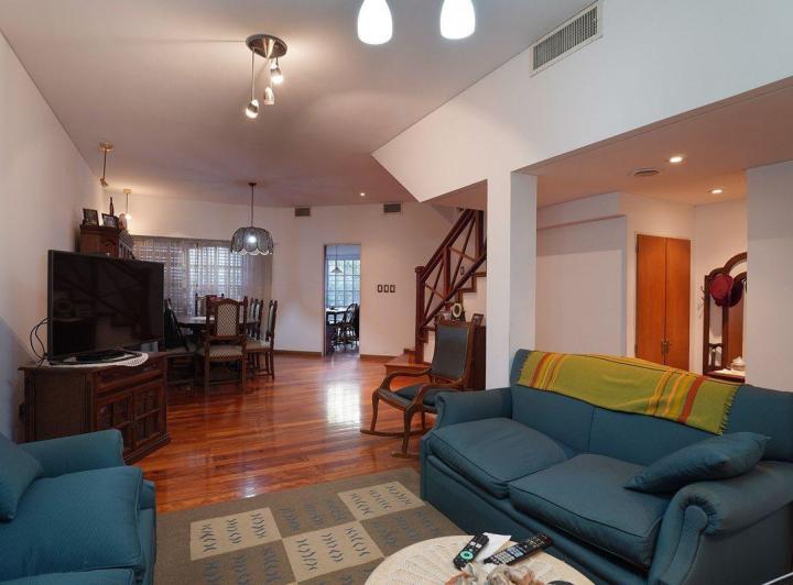 Venta casa 6 ambientes en Parque Chacabuco 5