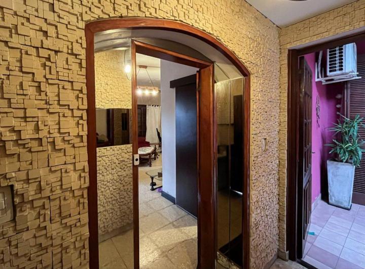 VENTA CASA 6 AMBIENTES PARQUE CHACABUCO C/COCHERA 1