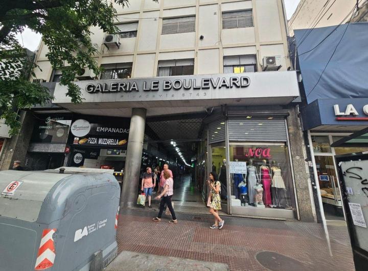 ALQUILER LOCAL EN GALERIA LE BOULEVARD FLORES 1