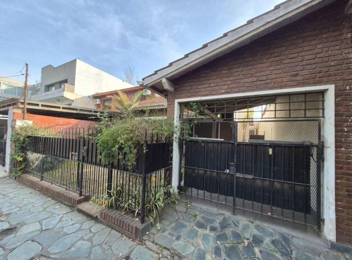 ALQUILER CASA 4 AMBIENTES CASTELAR COCHERA PILETA 1