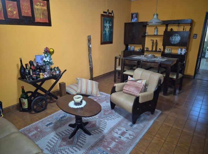 ALQUILER CASA 4 AMBIENTES CASTELAR COCHERA PILETA 5