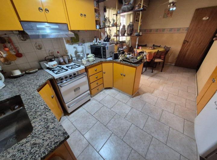 ALQUILER CASA 4 AMBIENTES CASTELAR COCHERA PILETA 2
