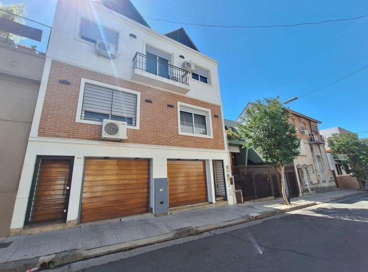 VENTA 4 AMBIENTES PATIO JARDIN COCHERA PARRILLA 5