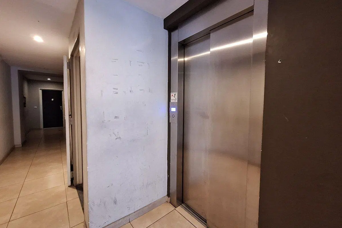 VENTA MONOAMBIENTE CON RENTA ZONA COMERCIAL 4