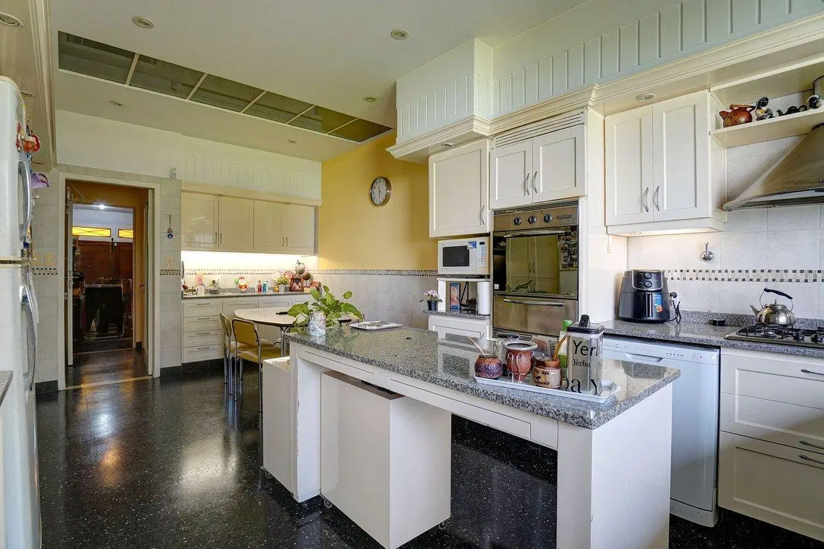 VENTA CASA 6 ambientes CABALLITO PARQUE COCHERA 4